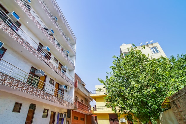 Oyo 41357 Cozy Stay Nsit Dwarka
