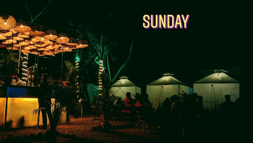 The road side lounge & cafe