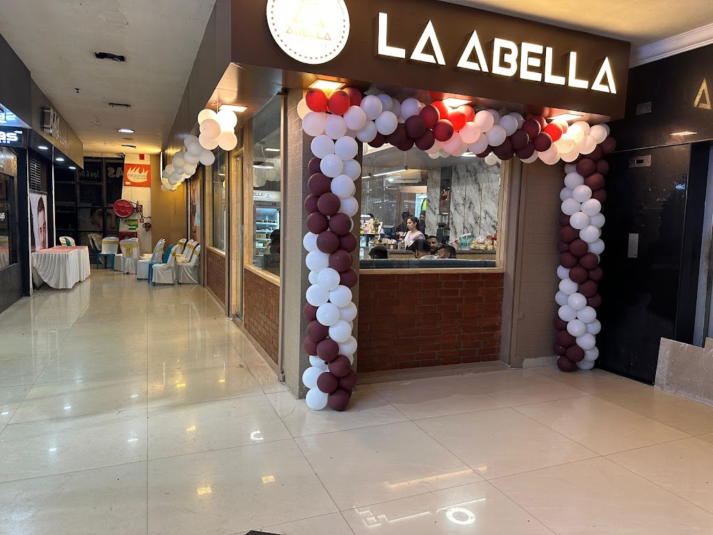 LA ABELLA Cake & Cafe