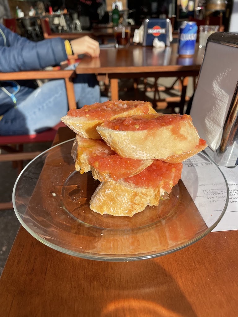 BAR CREU de Coll Fava — Comida y bebida