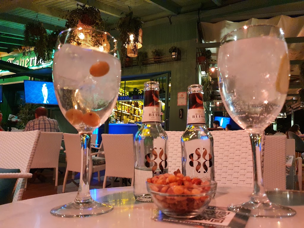 Maui Terraza — Comida y bebida