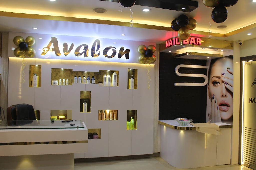 L Oreal Avalon Unisex Hair Beauty Studio