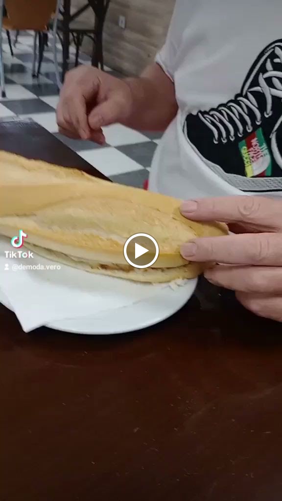 Cafe Bar RTE. PISCINA CASTILLO — Videos