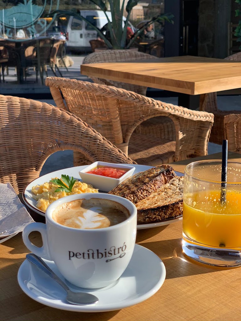 Petit Bistro Island - Restaurante Mediterraneo - Desayunos — Del propietario