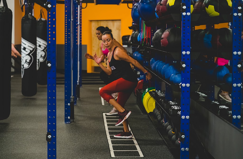  Crunch Fitness - Bonita