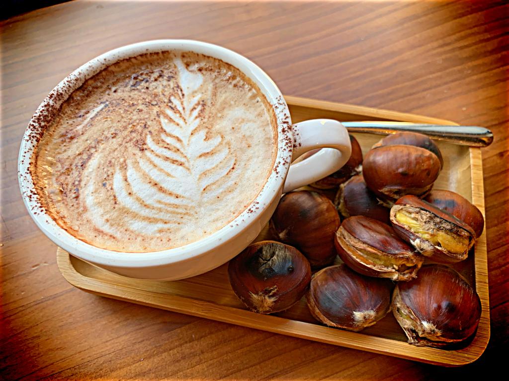 Etic Cafe i Te Artesans — Comida y bebida