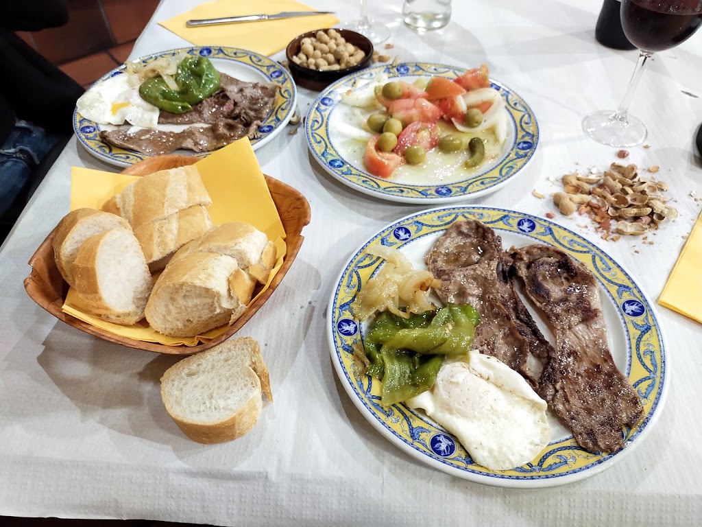 Nou Manchego 2 — Comida y bebida