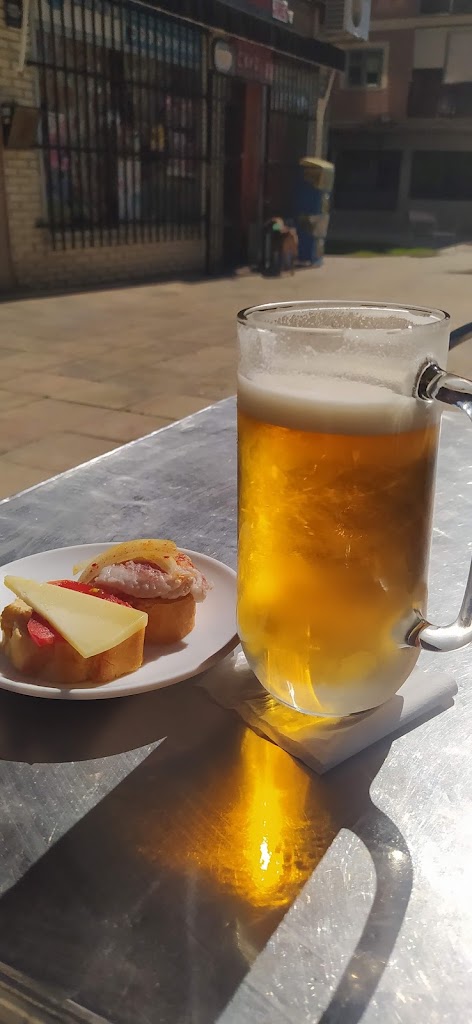 Bar Casa Anton — Comida y bebida