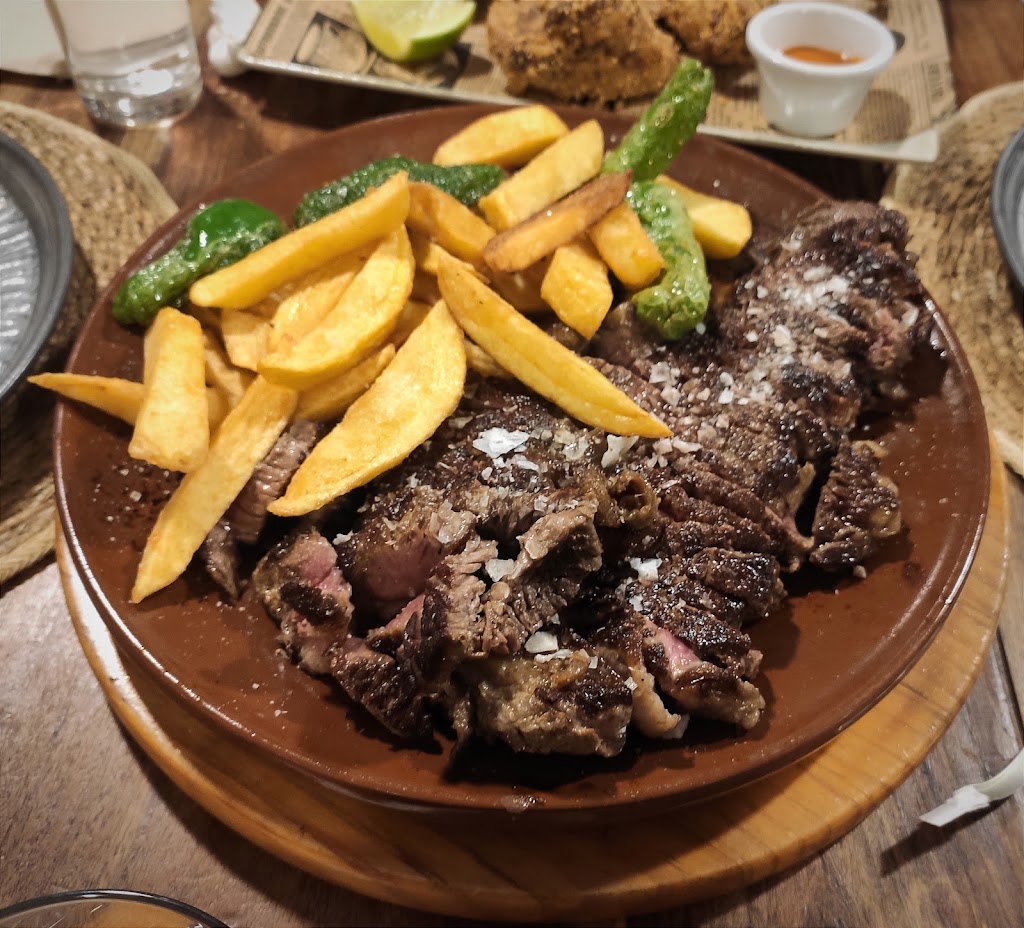 Bar Beer Garden — Comida y bebida