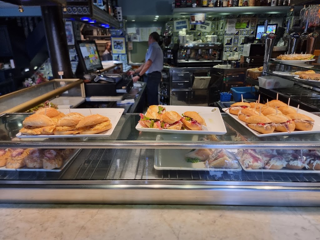 Cafe Bar Bilbao — Comida y bebida