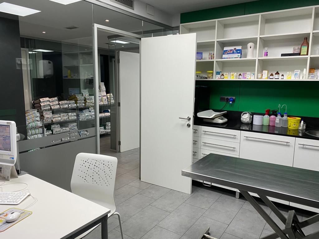 Assis Veterinaria - Clinica, peluqueria y alimentacion para perros y gatos — Del propietario