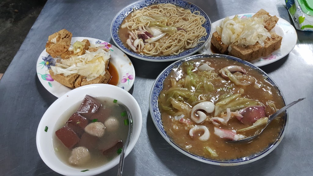 大骨控 臭豆腐 花枝炒麵 的照片