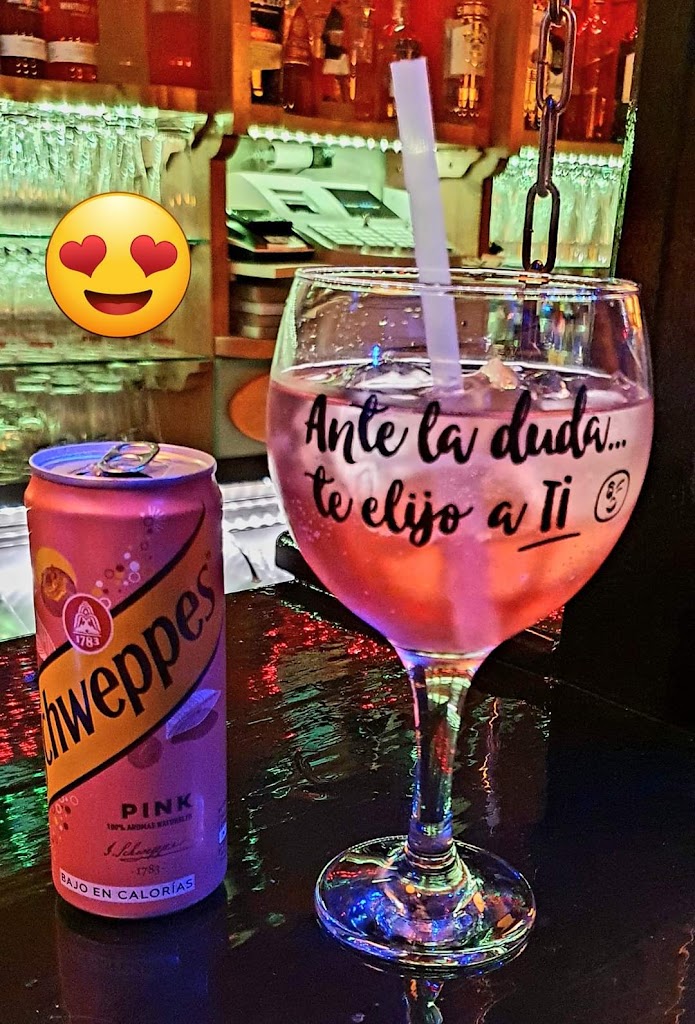 Hagars Bar Benidorm — Comida y bebida