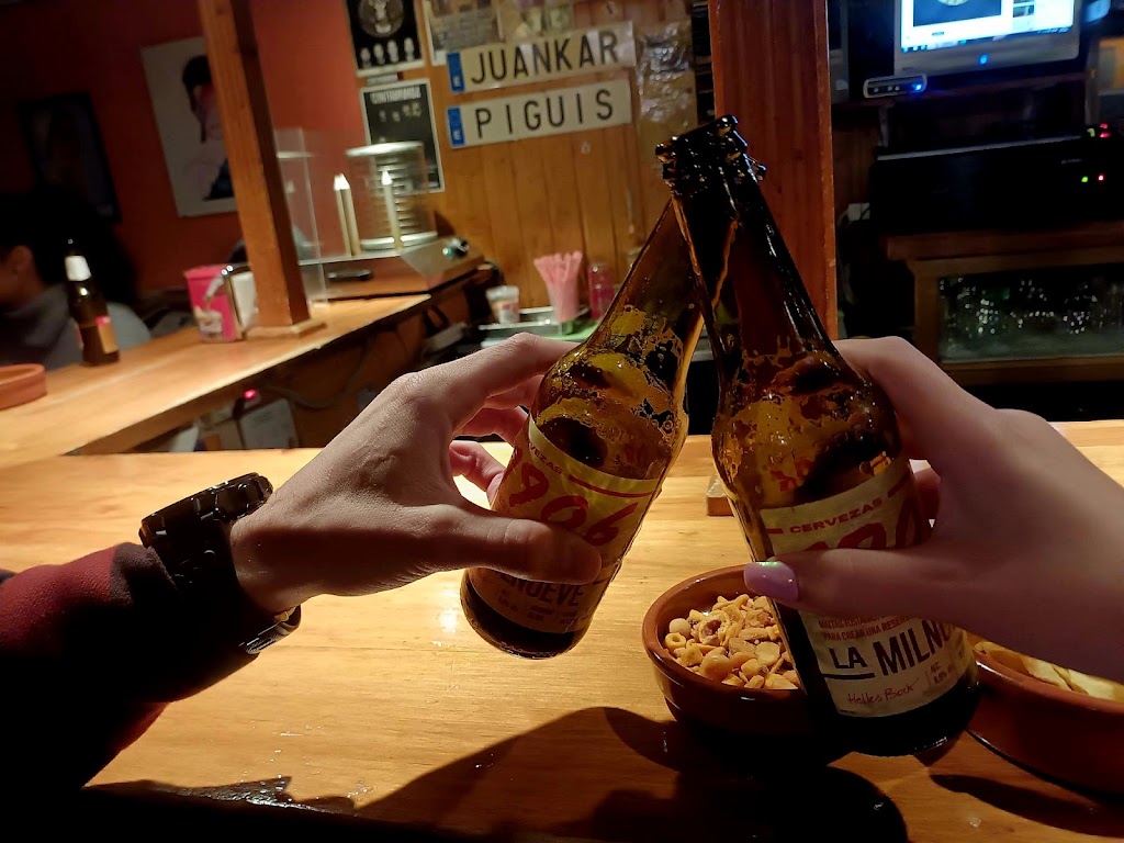 Piguis Bar — Comida y bebida