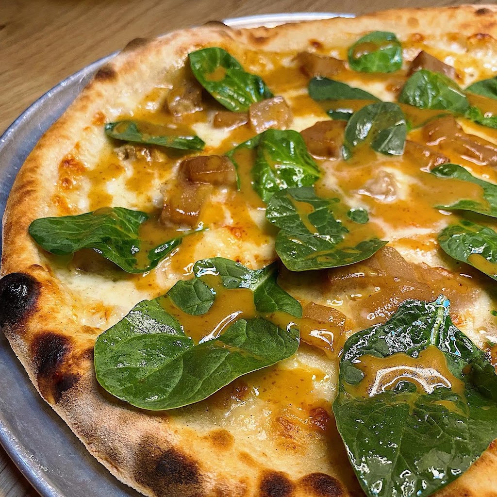 BUFFALA PIZZA ROSES — Comida y bebida