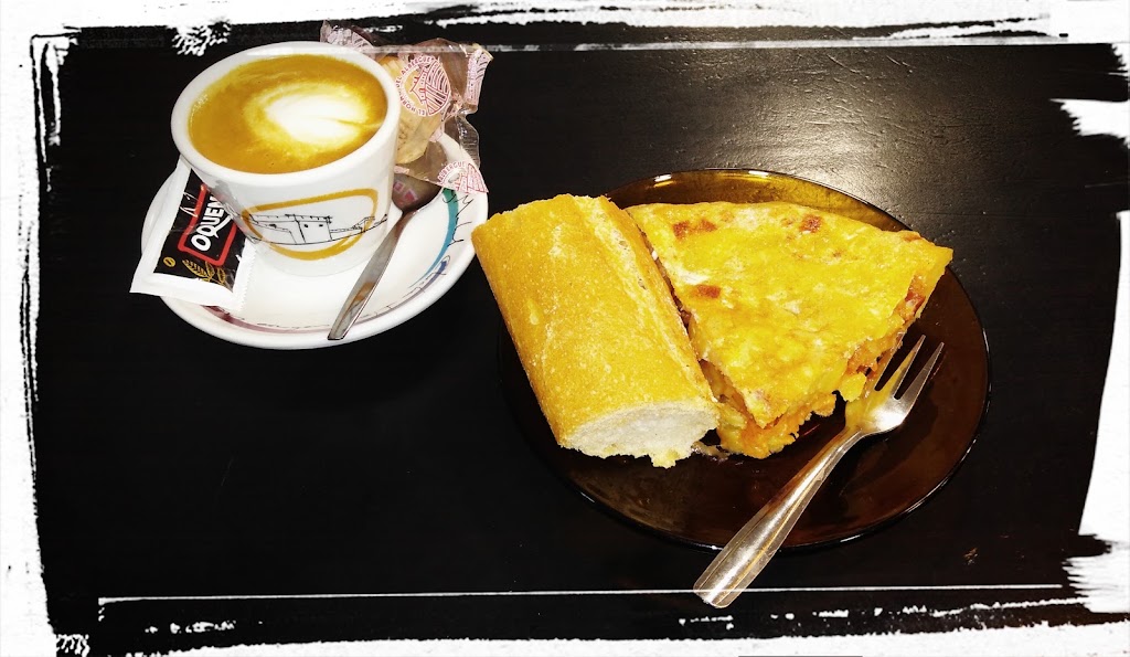 Cafe-Bar La Vieja Escuela — Comida y bebida