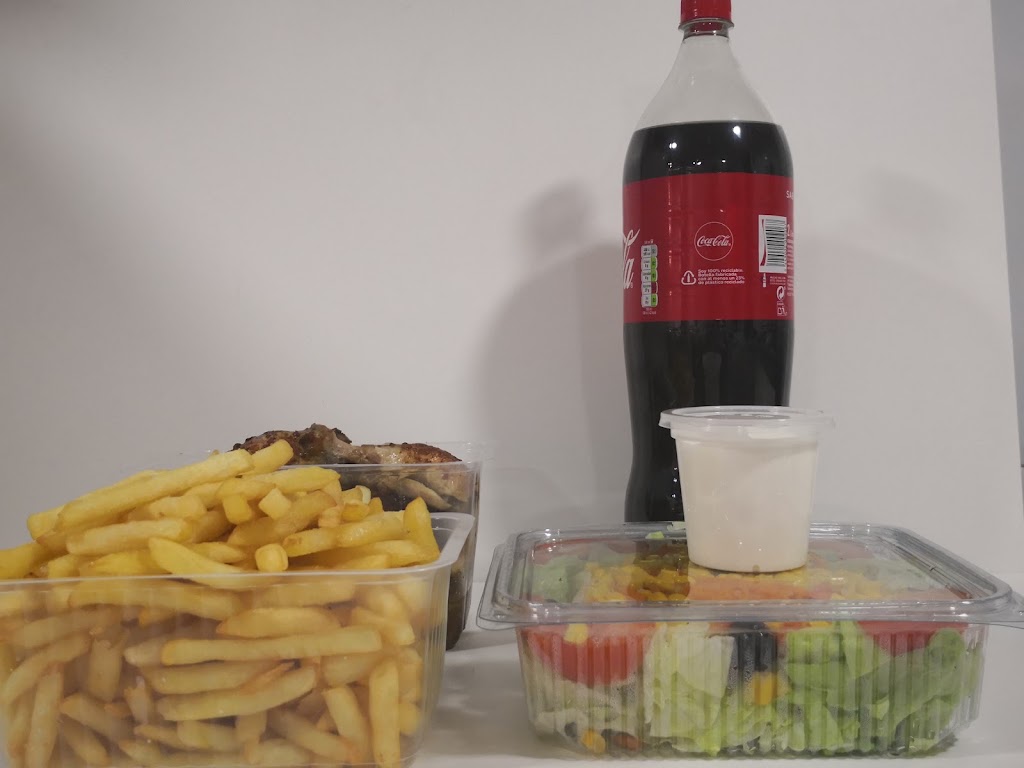 Pollos asados: Asados Diaz — Papas fritas