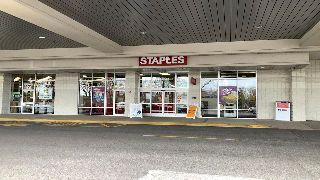 Staples - Office supply store in Watchung , United States of America