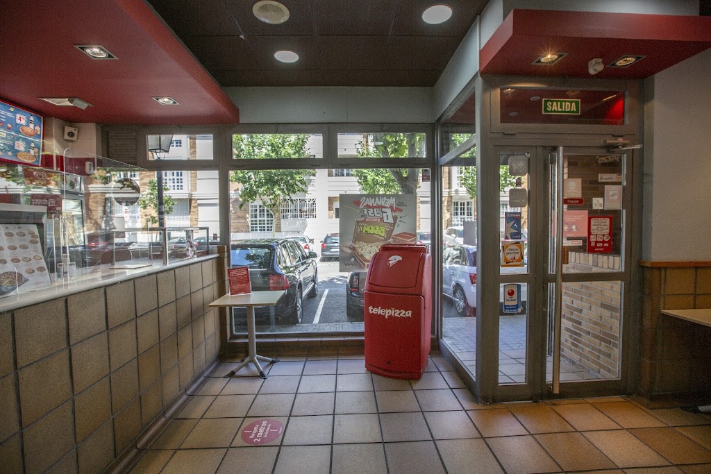Telepizza Villanueva de la Canada - Comida a domicilio — Ambiente