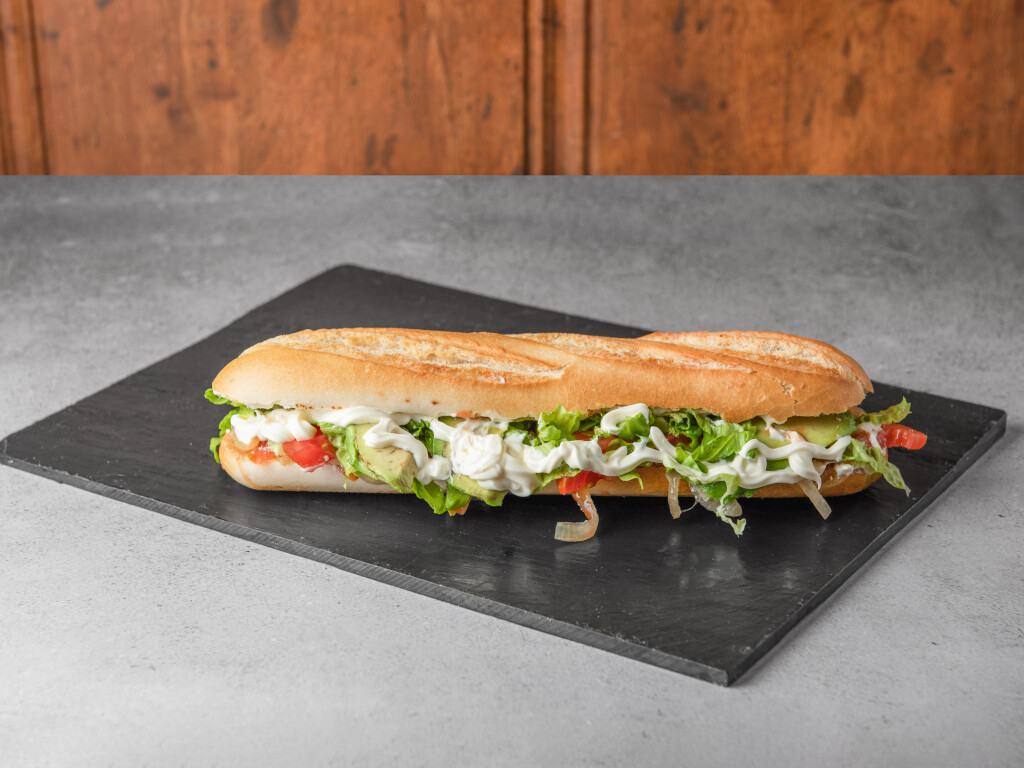 Bocadilleria Littlebit — Comida y bebida
