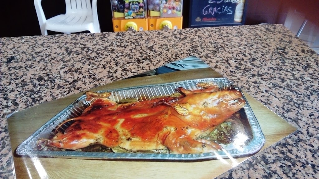 Asadero pollos albayzin — Comida y bebida
