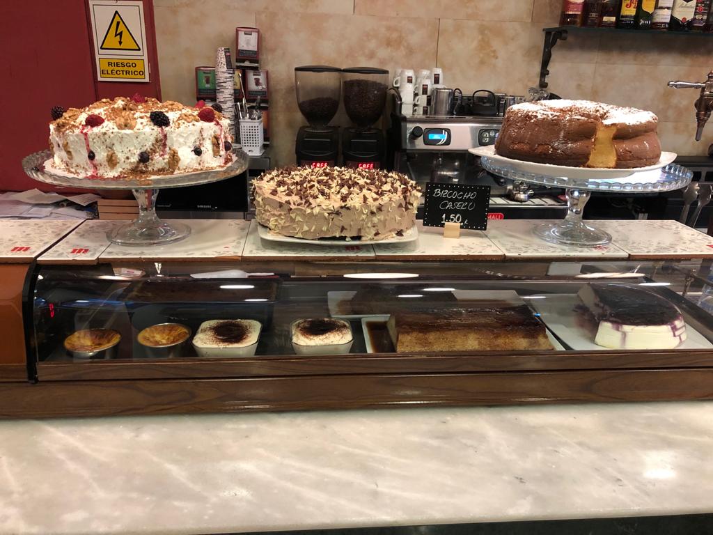 La Esquinita de Rozas — Comida y bebida
