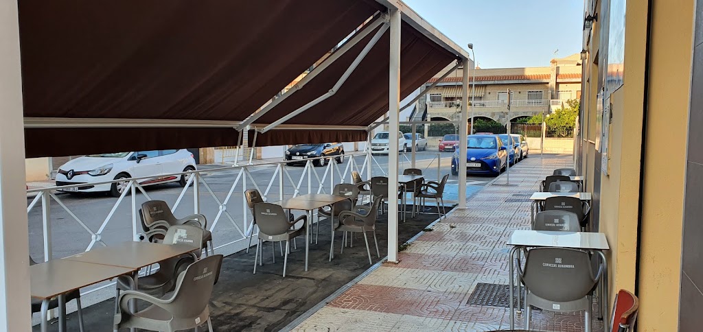 Cafe Bar La Cana — Ambiente