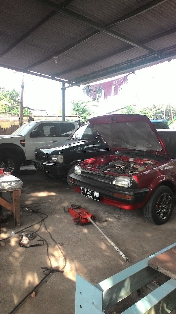 Bengkel mobil Ulum Jaya Motor