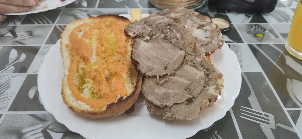 Bar El PAPELON — Comida y bebida