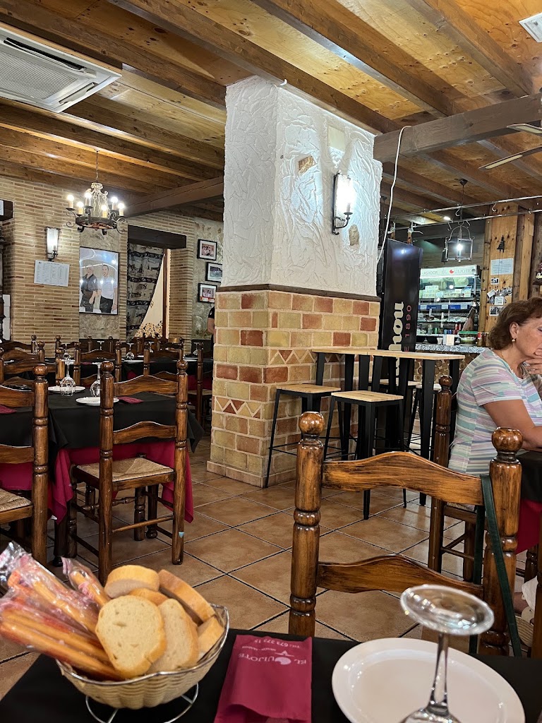 Meson-Asador "El Quijote" — Ambiente