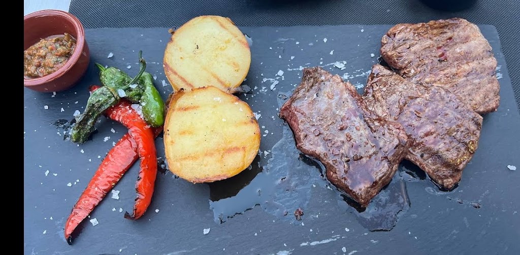 Restaurant La Patum tapes & mes — Comida y bebida