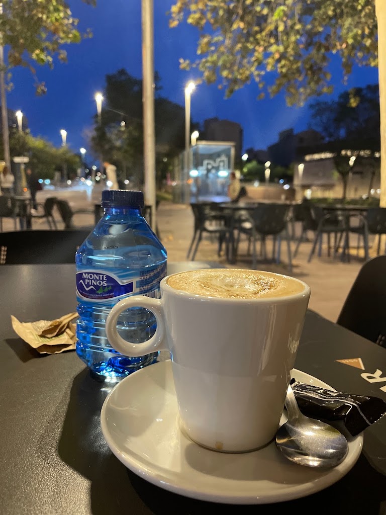 Simo's Coffee — Comida y bebida