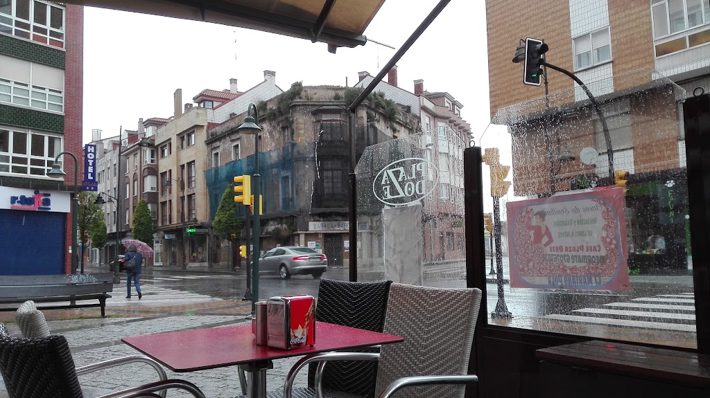 Cafe Plaza Doze — Ambiente