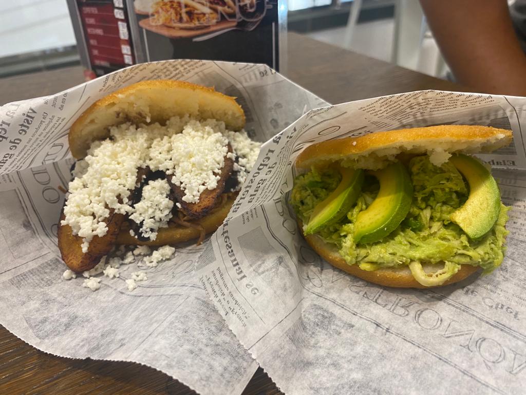 Bar Arepera Orquidea — Comida y bebida