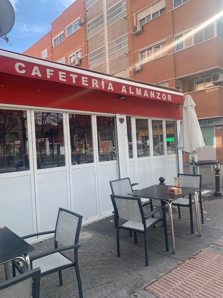 Bar Restaurante Almanzor — Ambiente