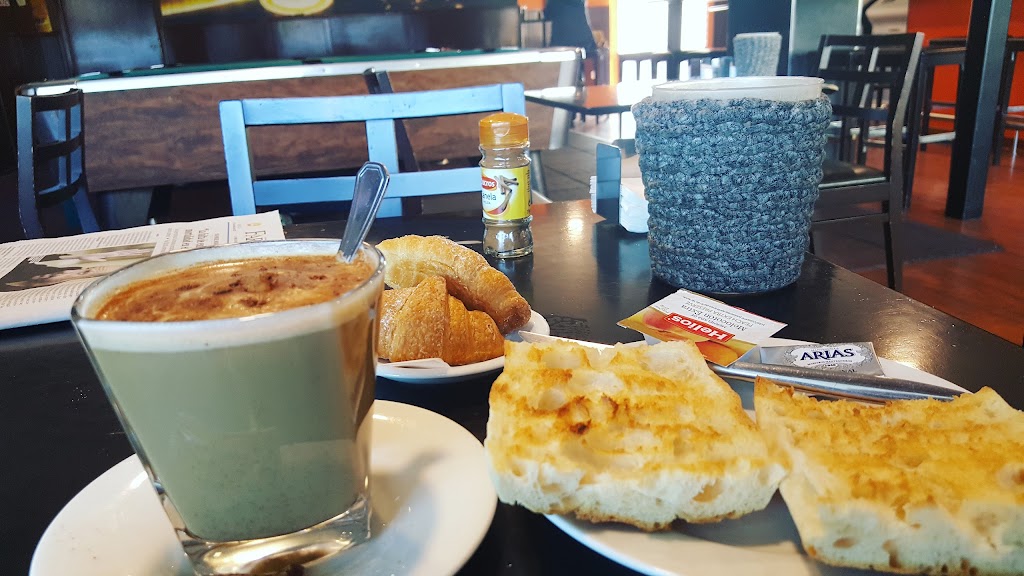 Goya, Cafe & Pub — Comida y bebida