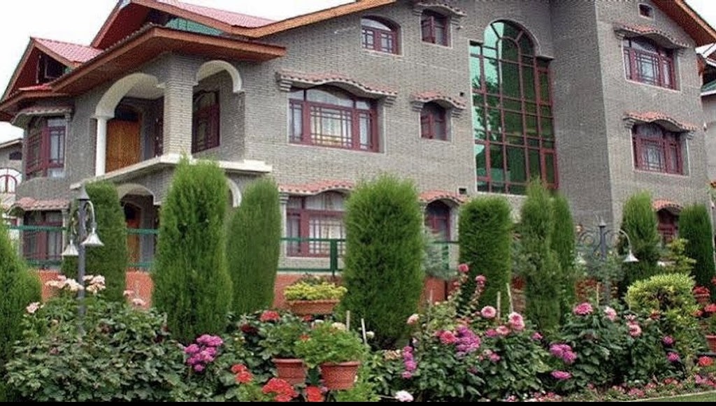Harwan Resort 3 Star Hotels In Near Dal Lake Best Resorts In Srinagar Luxury Resorts In Srinagar