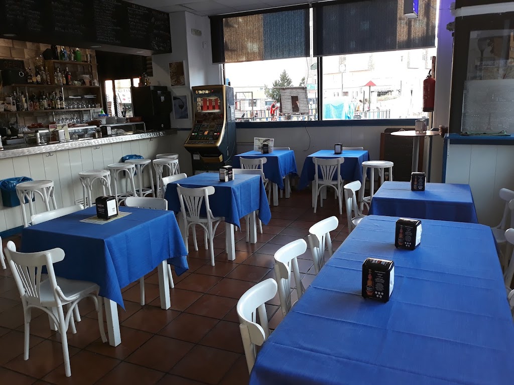 Gastrobar-Vinoteca Los 5 Sentidos. — Ambiente