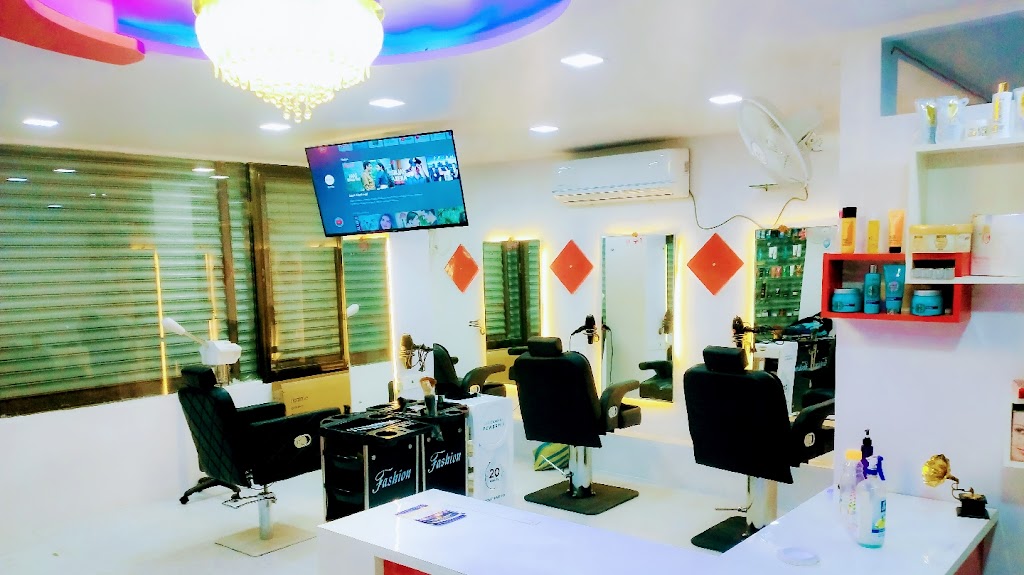 Mirror S Magic Grooming Studio
