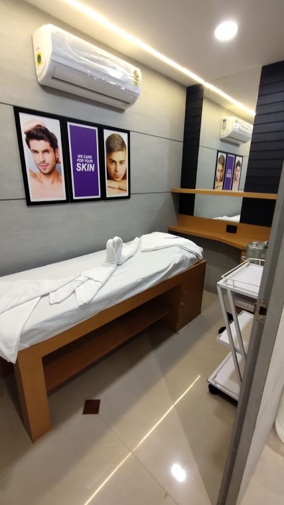 Naturals Unisex Beauty Salon Spa