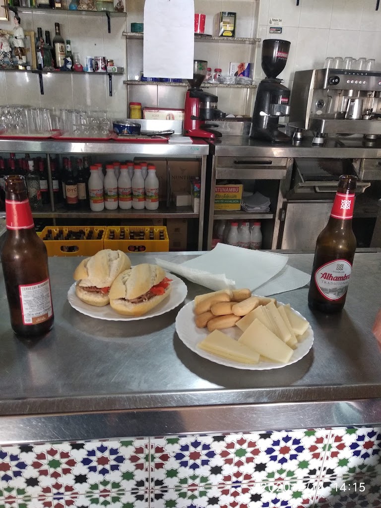 Bar Saucedo — Comida y bebida