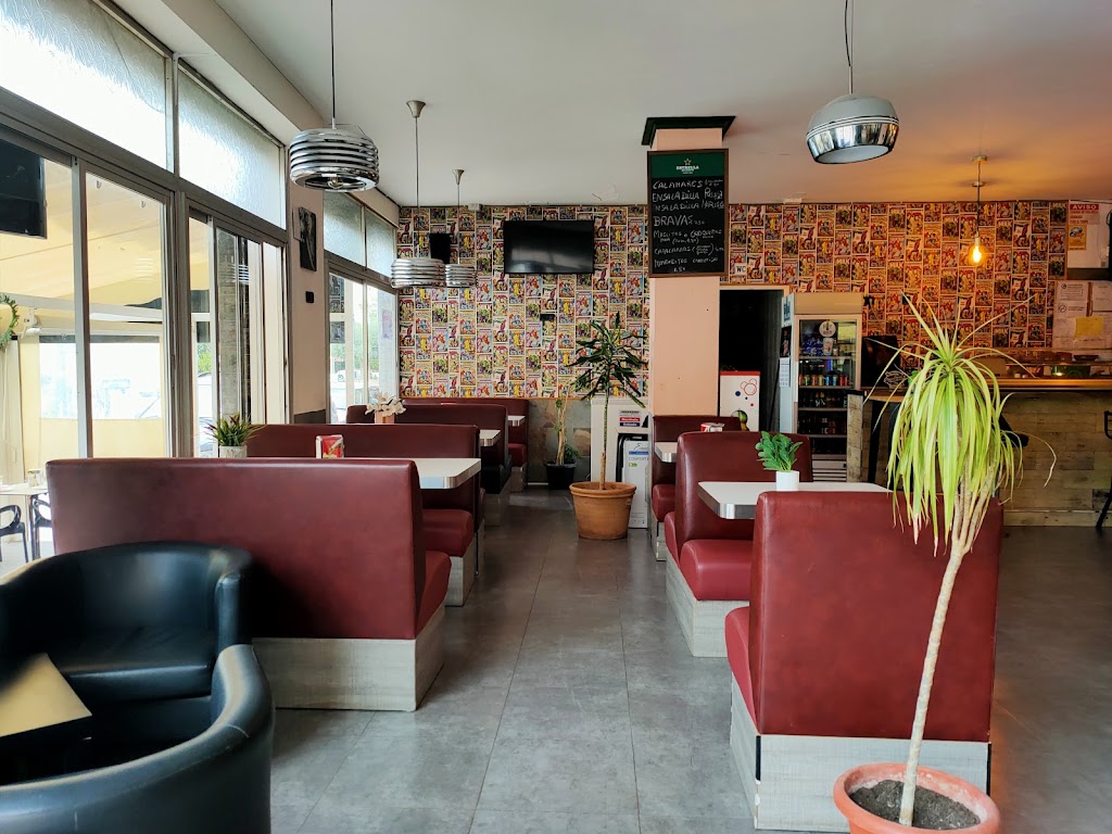Cafe Y Bar Ana — Ambiente