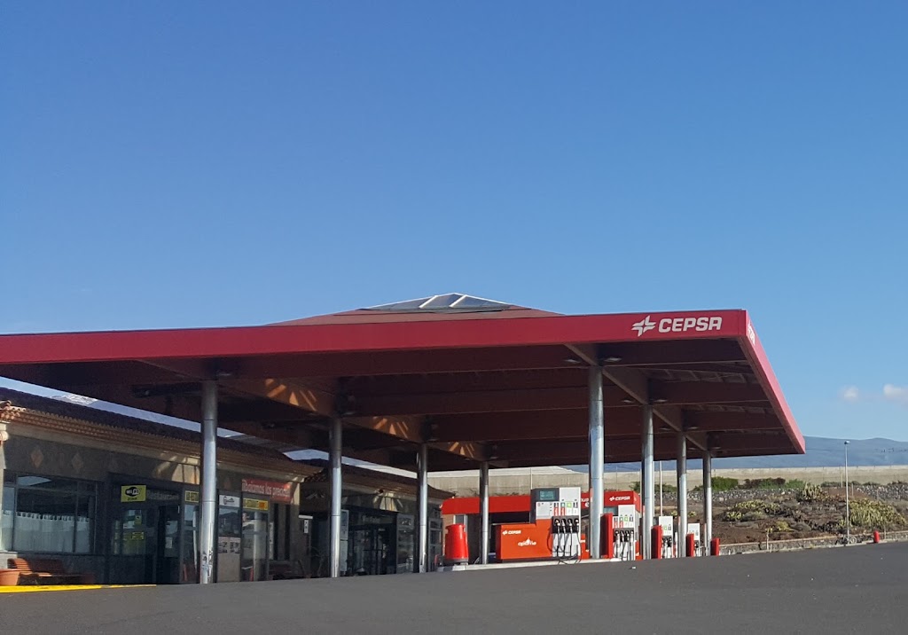 Estacion de servicio Cepsa — Exterior