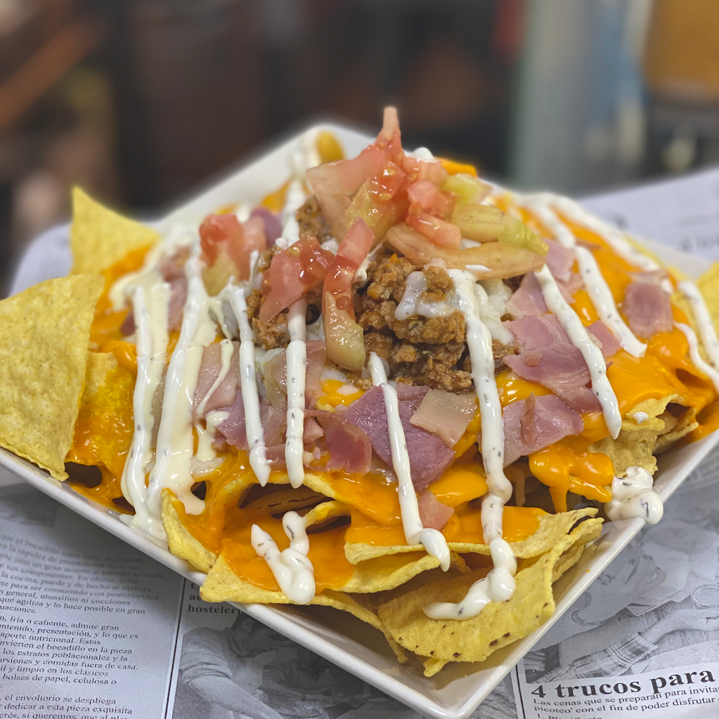 La Esquinita 2 — Comida y bebida
