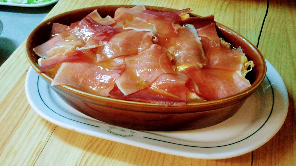 Bar Restaurante la Parrilla — Comida y bebida