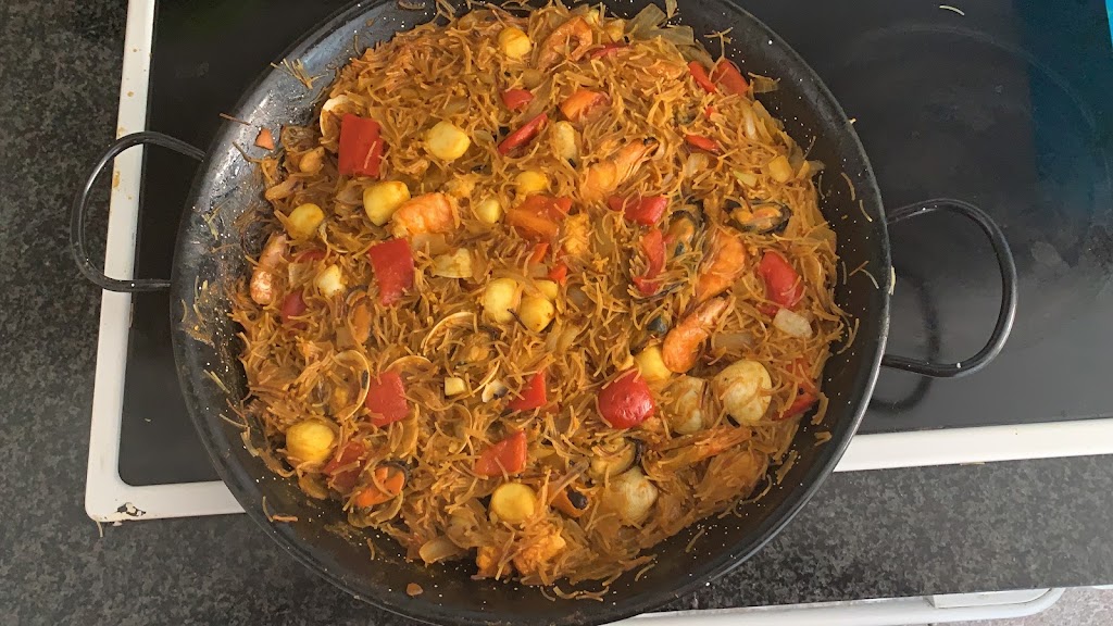 Charlys bar braseria — Comida y bebida