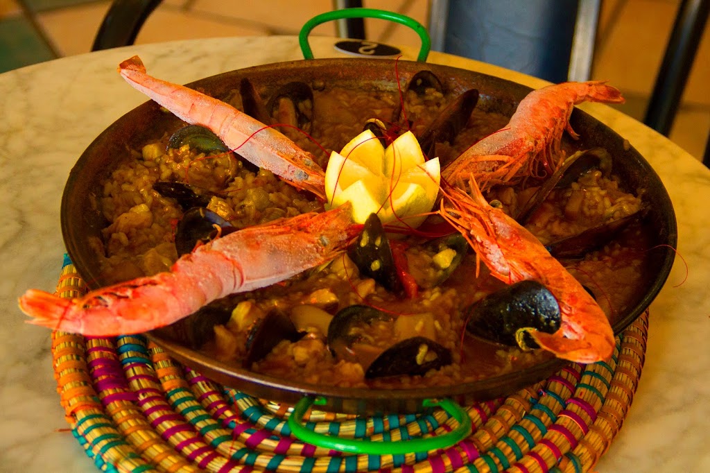 Restaurante Kana Aki — Comida y bebida