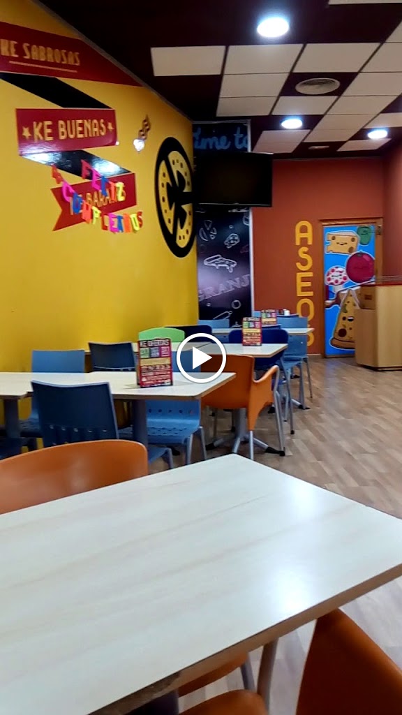 Pizzeria Hellin Ke Pizza — Ambiente