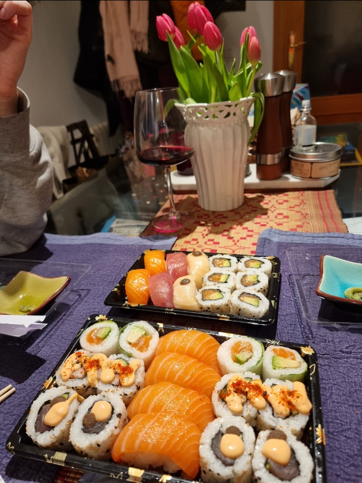 SUSHIOKA — Comida y bebida