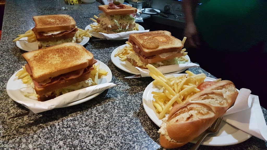 Pub Trasluz — Comida y bebida